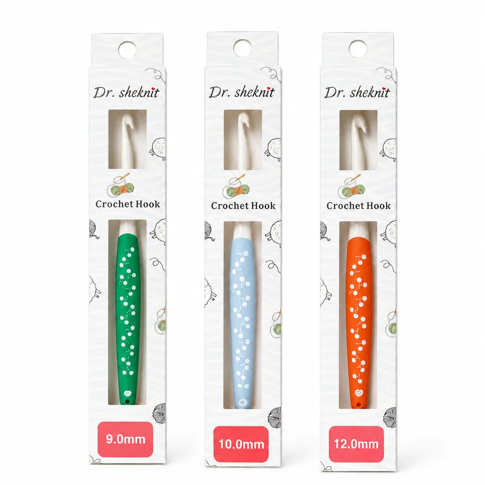 CH166 three-piece cherry two-tone crochet hook set in 9.0, 10.0 and 12.0 mm sizes